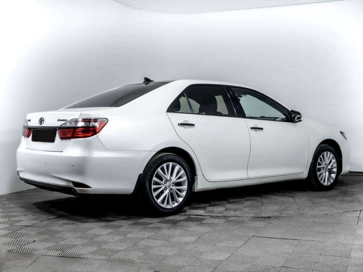 Toyota Camry с пробегом — 2015 год. Фото: #3