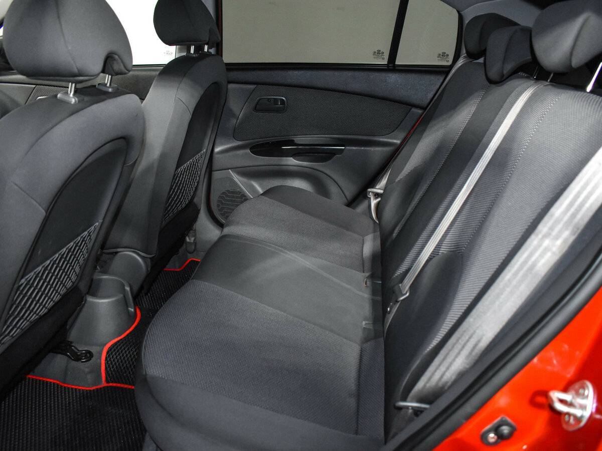 Kia Rio с пробегом — 2010 год. Фото: #10