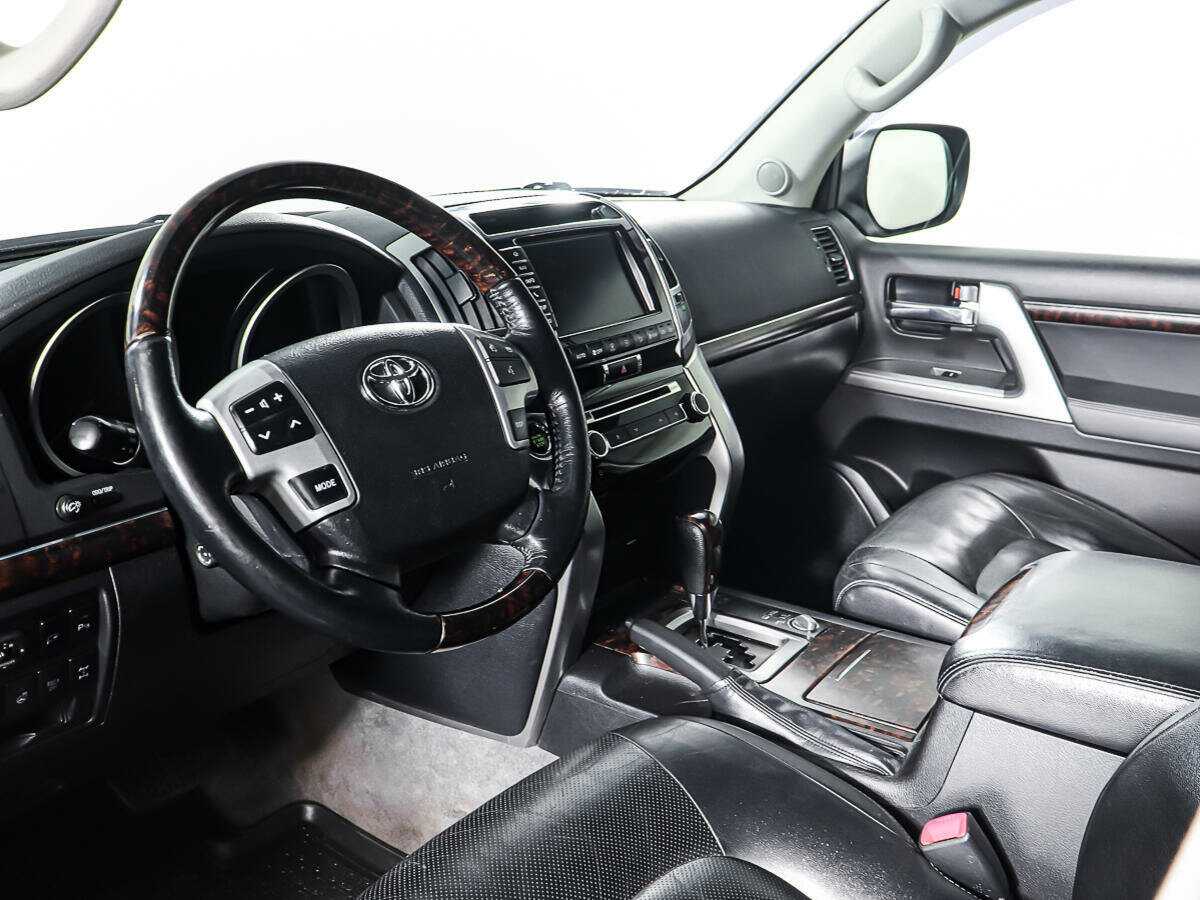 Toyota Land Cruiser с пробегом — 2012 год. Фото: #18