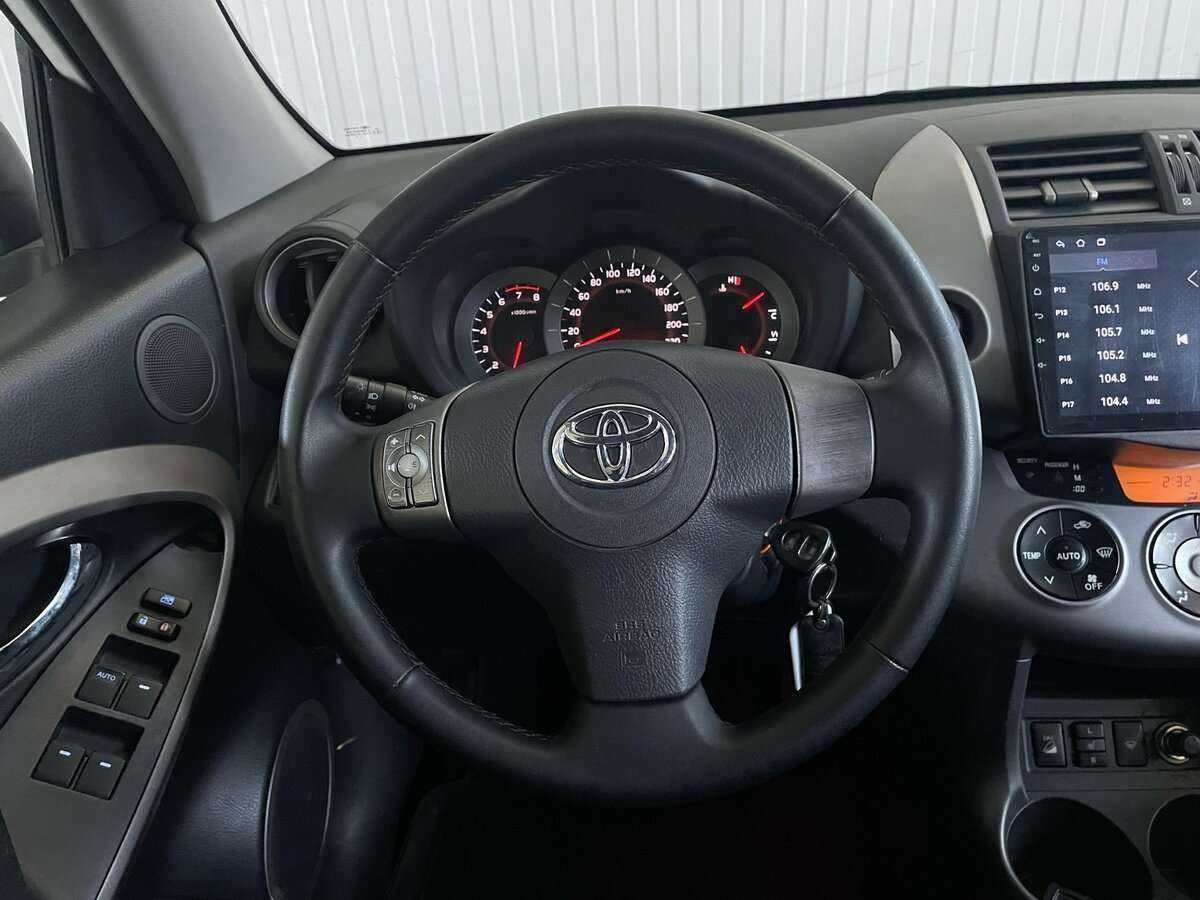 Toyota RAV4 с пробегом — 2008 год. Фото: #9