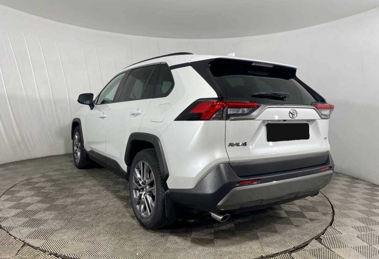 Toyota RAV4 с пробегом — 2021 год. Фото: #6