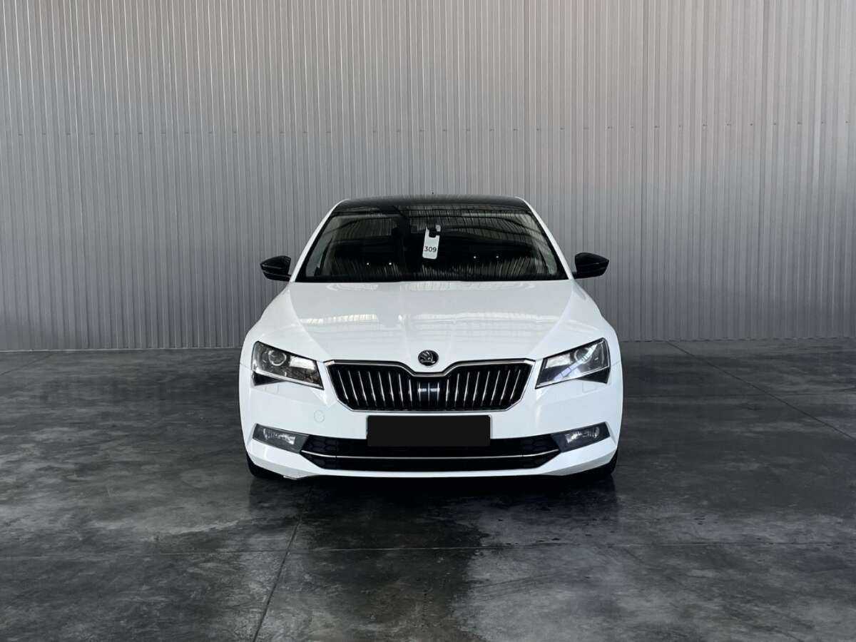 Skoda Superb с пробегом — 2015 год. Фото: #1