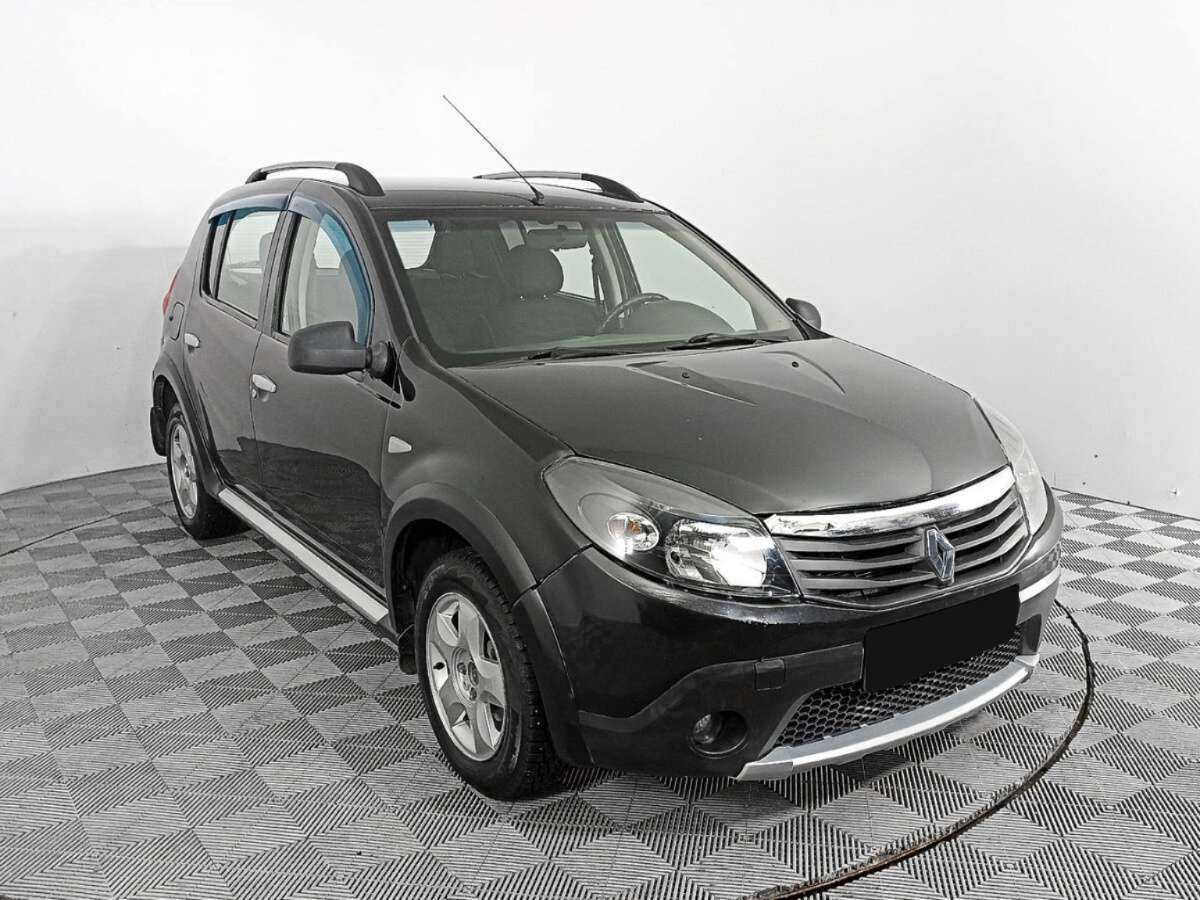 Renault Sandero с пробегом — 2013 год. Фото: #2