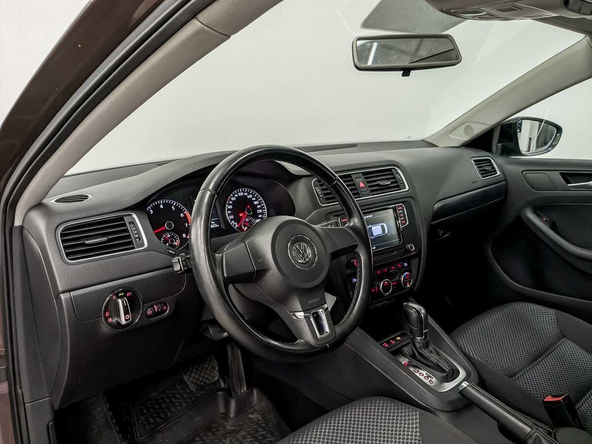 Volkswagen Jetta с пробегом — 2014 год. Фото: #15