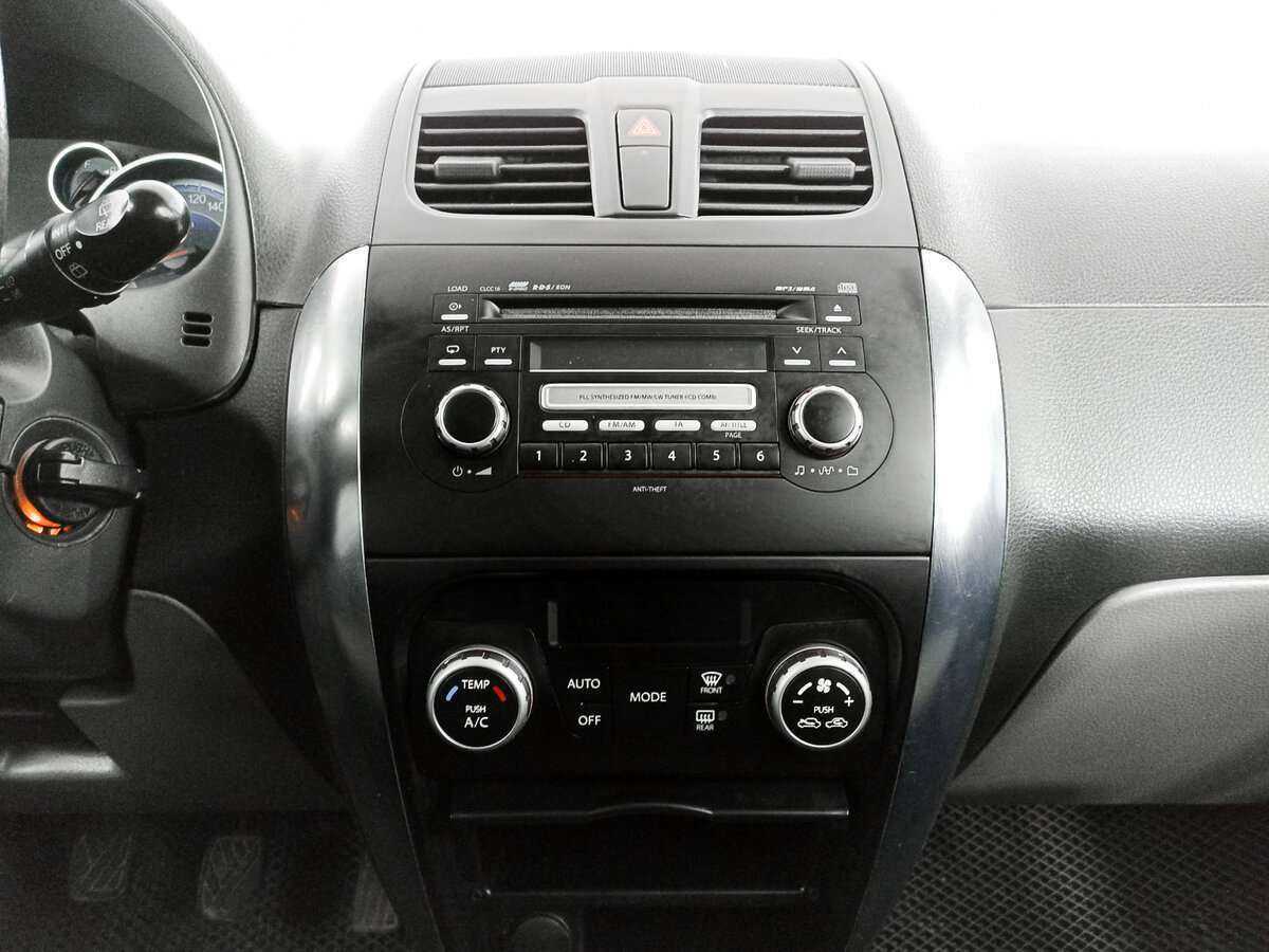 Suzuki SX4 с пробегом — 2011 год. Фото: #11