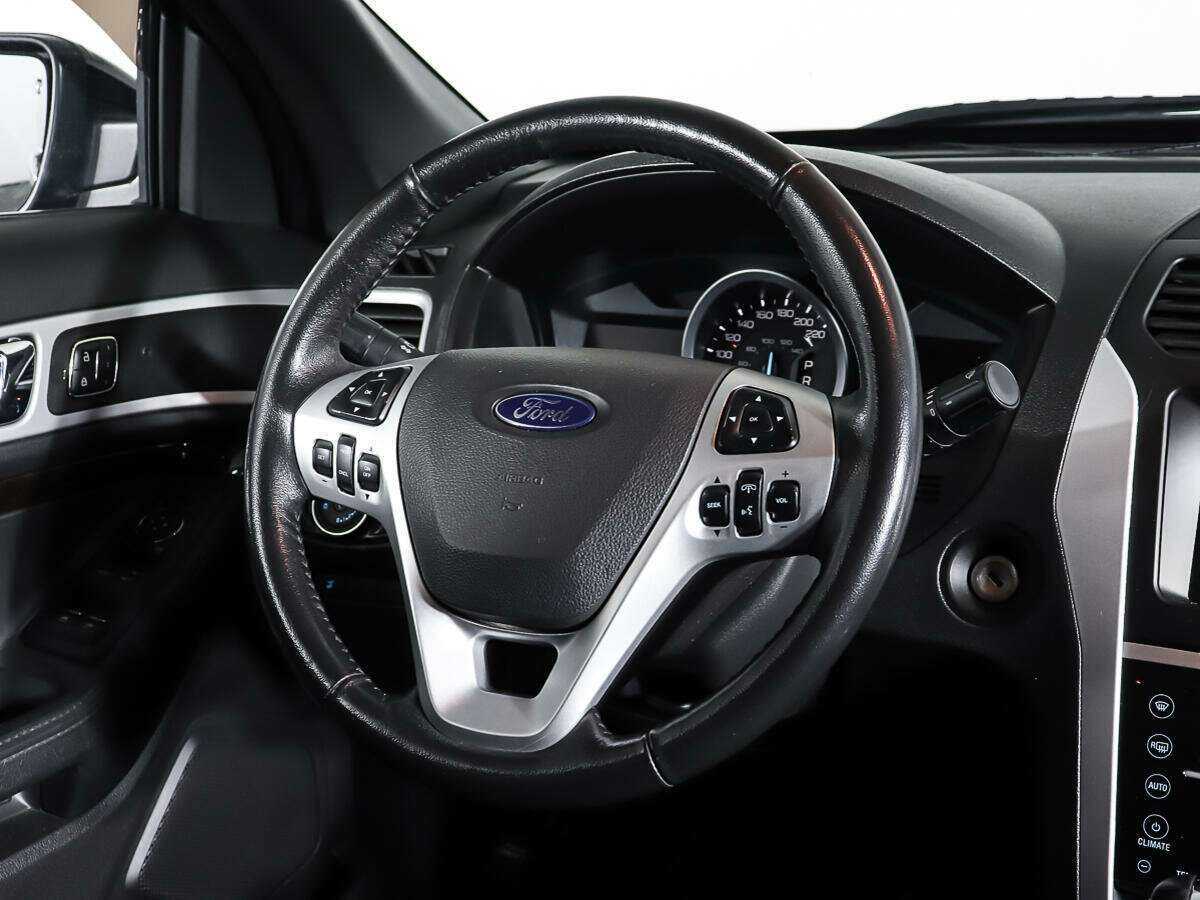 Ford Explorer с пробегом — 2011 год. Фото: #13