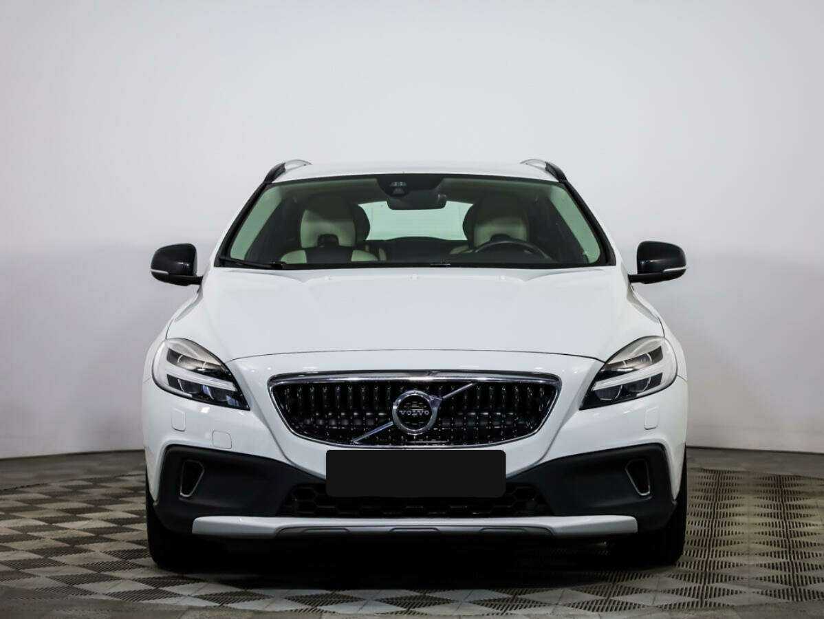 Volvo V40 Cross Country с пробегом — 2018 год. Фото: #0
