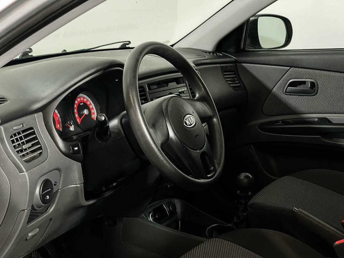 Kia Rio с пробегом — 2011 год. Фото: #9