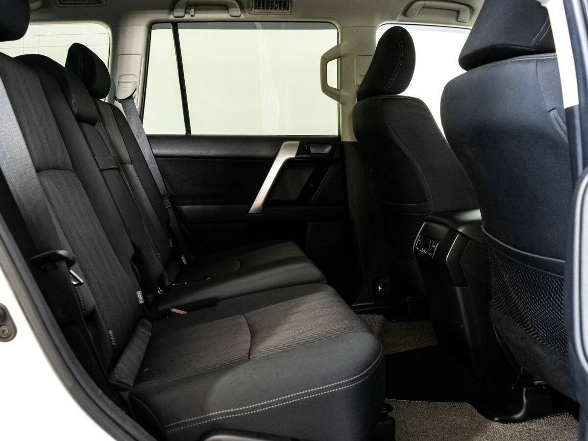 Toyota Land Cruiser Prado с пробегом — 2018 год. Фото: #12