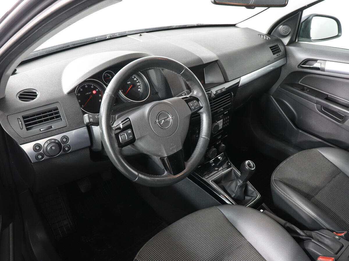 Opel Astra с пробегом — 2010 год. Фото: #4