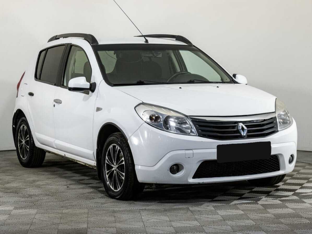 Renault Sandero с пробегом — 2011 год. Фото: #2