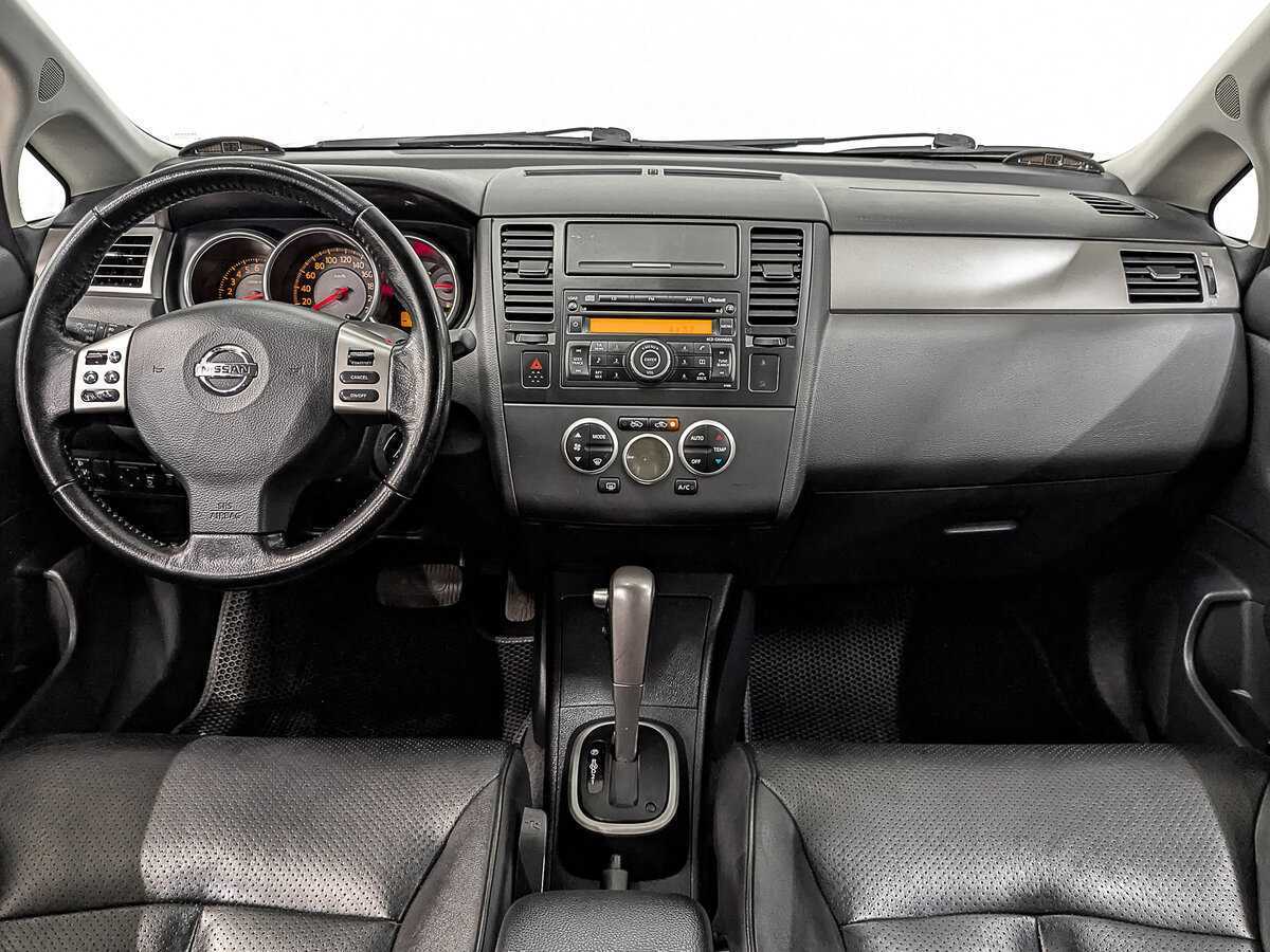 Nissan Tiida с пробегом — 2008 год. Фото: #13