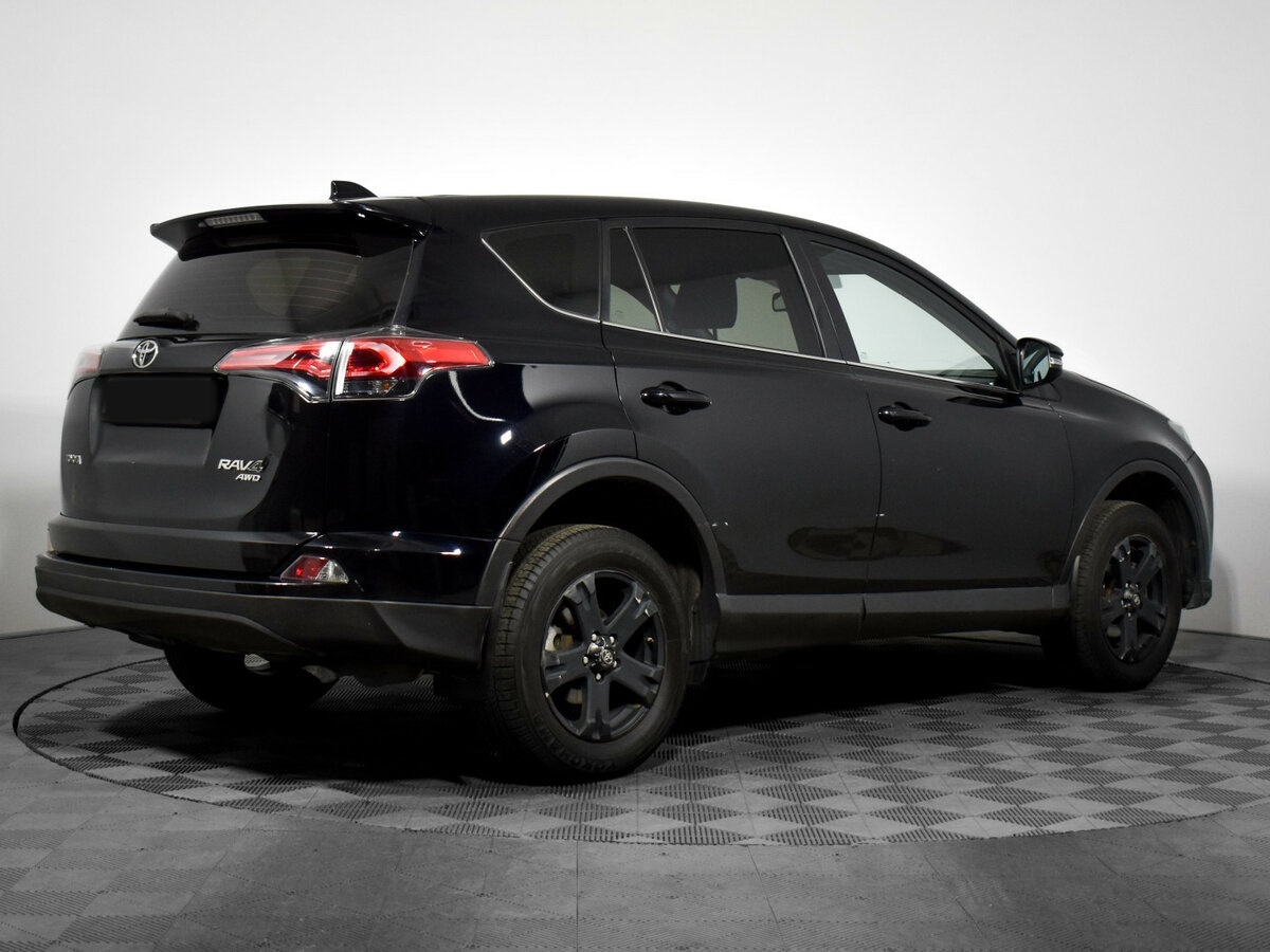 Toyota RAV4 с пробегом — 2018 год. Фото: #4