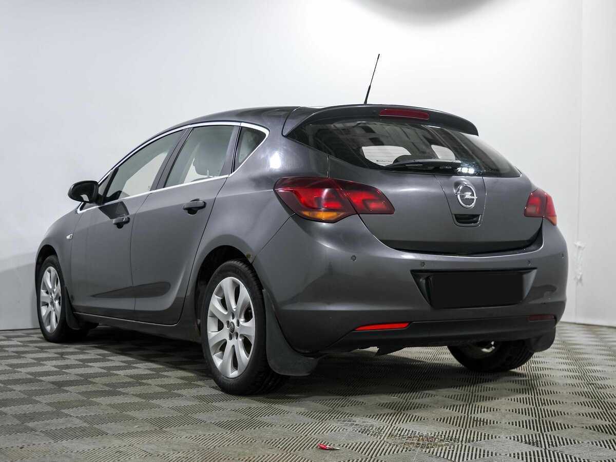 Opel Astra с пробегом — 2011 год. Фото: #5