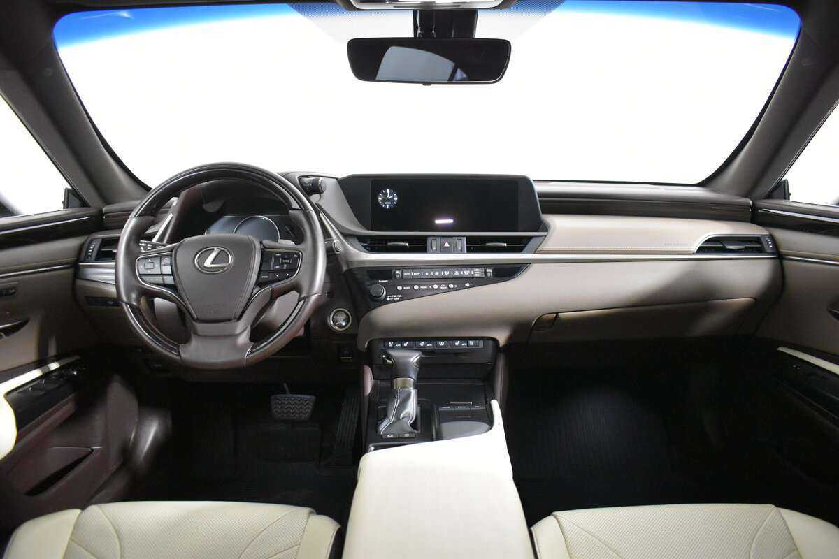 Lexus ES с пробегом — 2018 год. Фото: #11