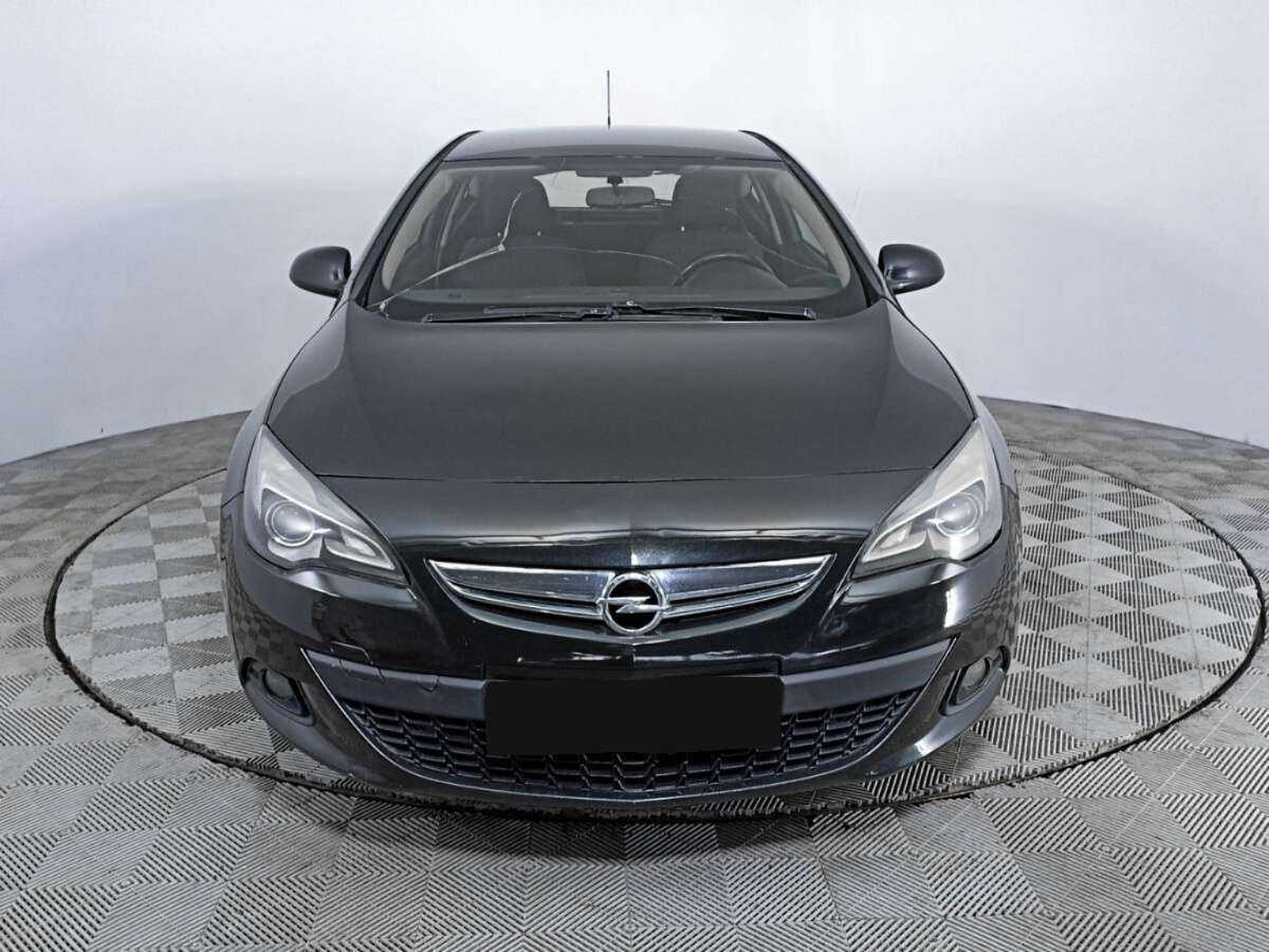 Opel Astra с пробегом — 2011 год. Фото: #1