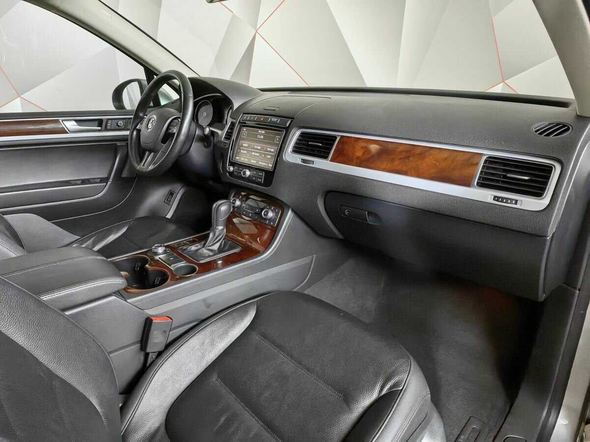 Volkswagen Touareg с пробегом — 2017 год. Фото: #8