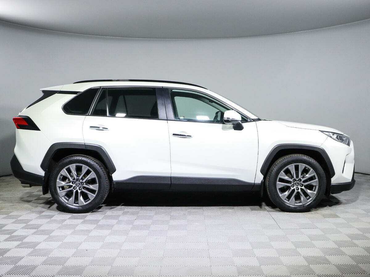 Toyota RAV4 с пробегом — 2021 год. Фото: #3