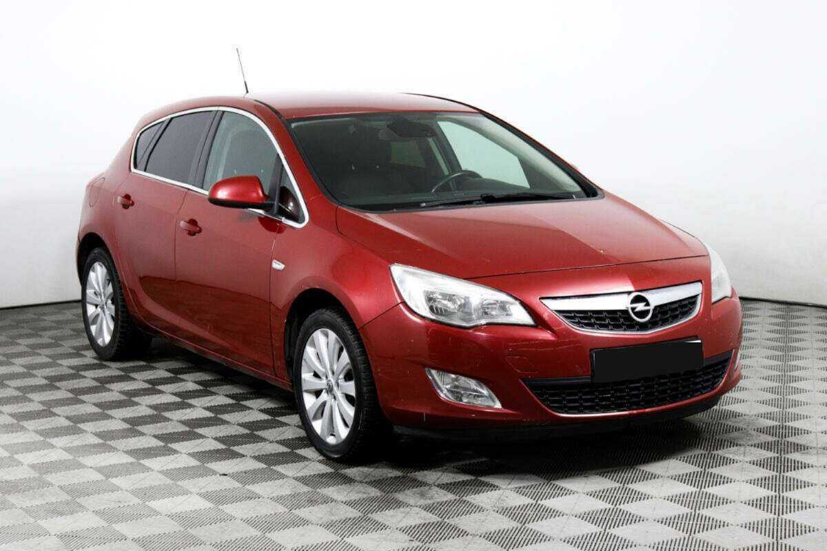Opel Astra с пробегом — 2011 год. Фото: #2