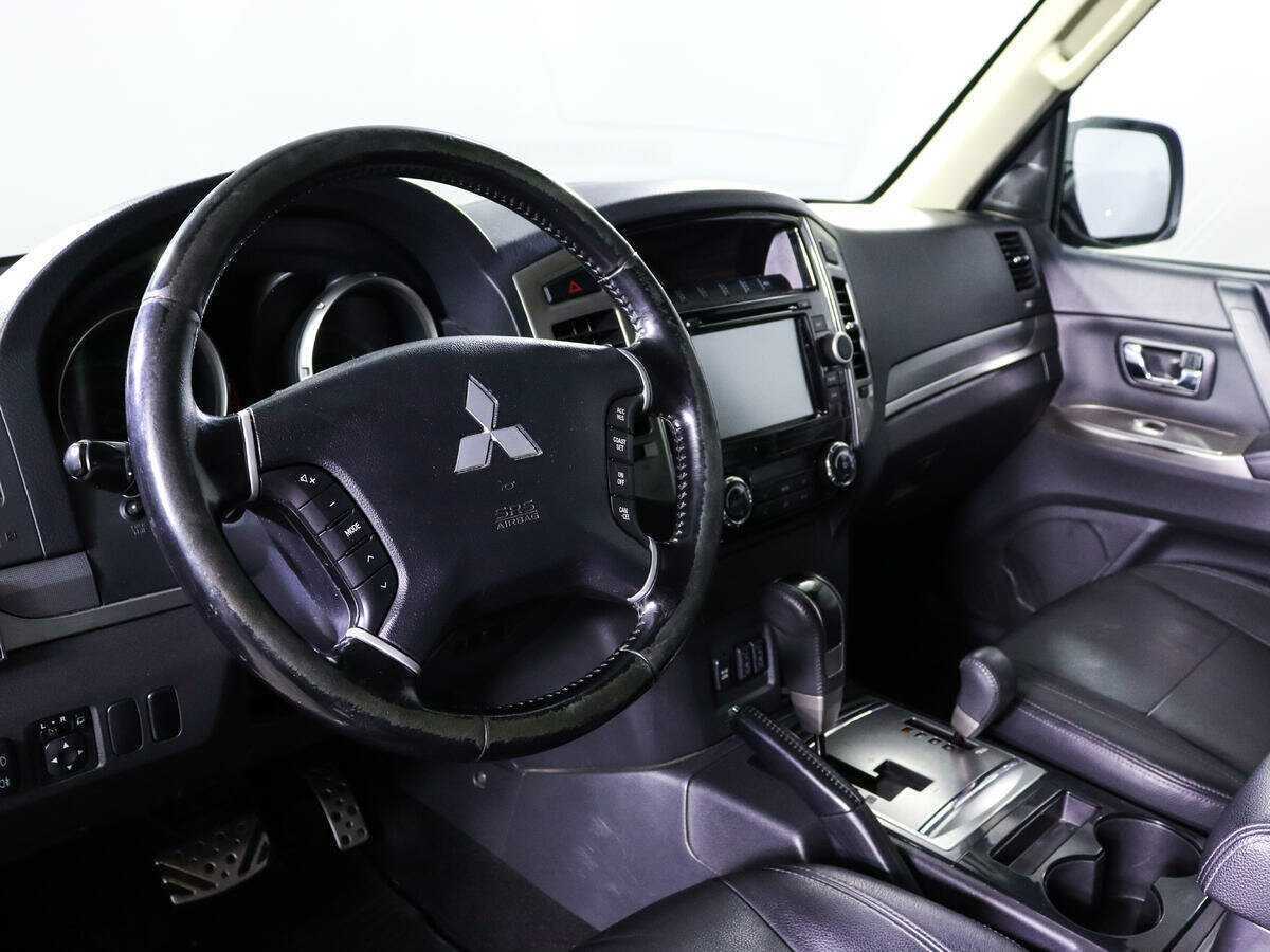 Mitsubishi Pajero с пробегом — 2014 год. Фото: #11