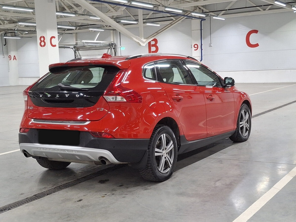 Volvo V40 Cross Country с пробегом — 2017 год. Фото: #4