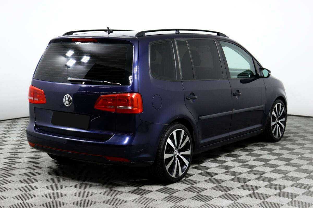 Volkswagen Touran с пробегом — 2012 год. Фото: #4