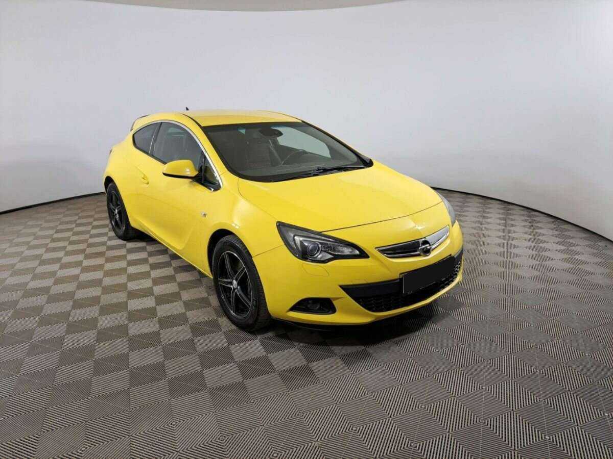 Opel Astra с пробегом — 2013 год. Фото: #2