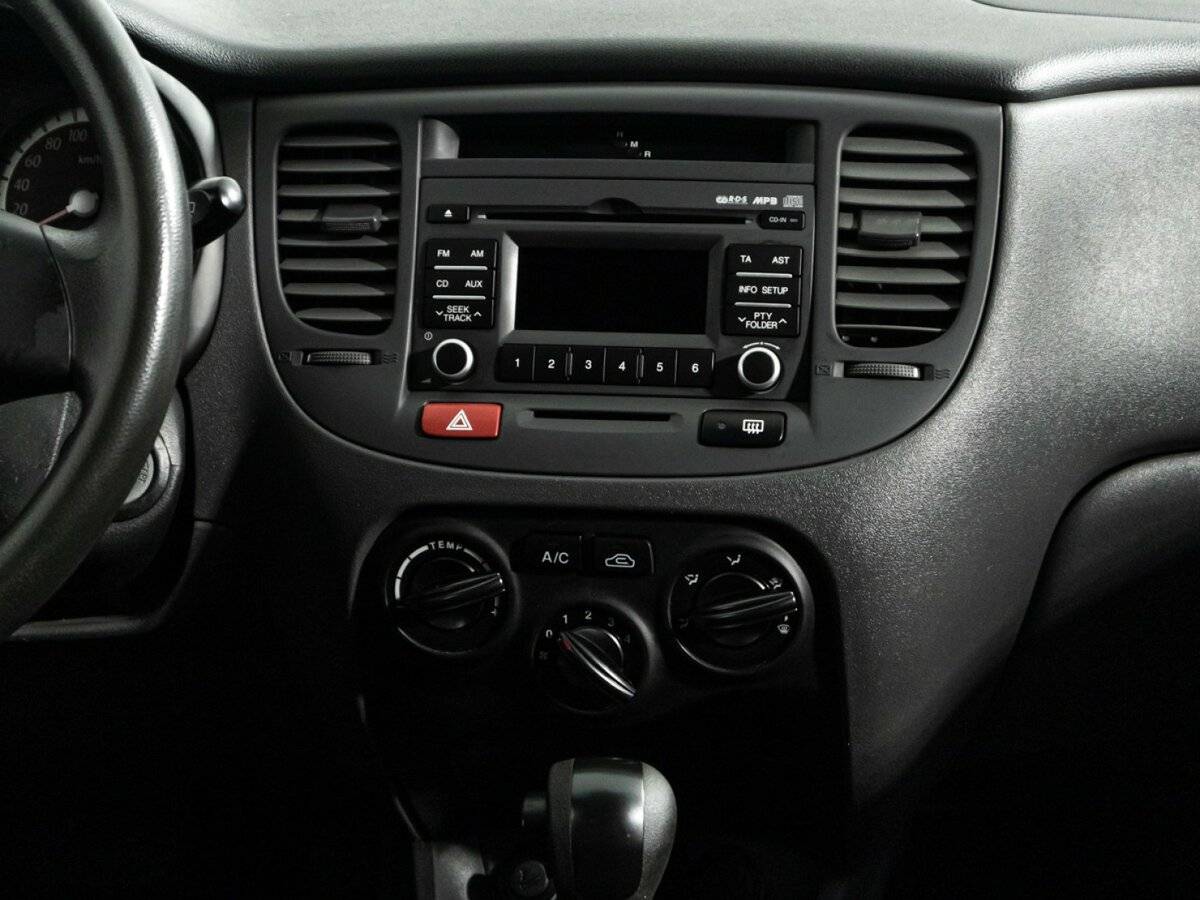 Kia Rio с пробегом — 2010 год. Фото: #13