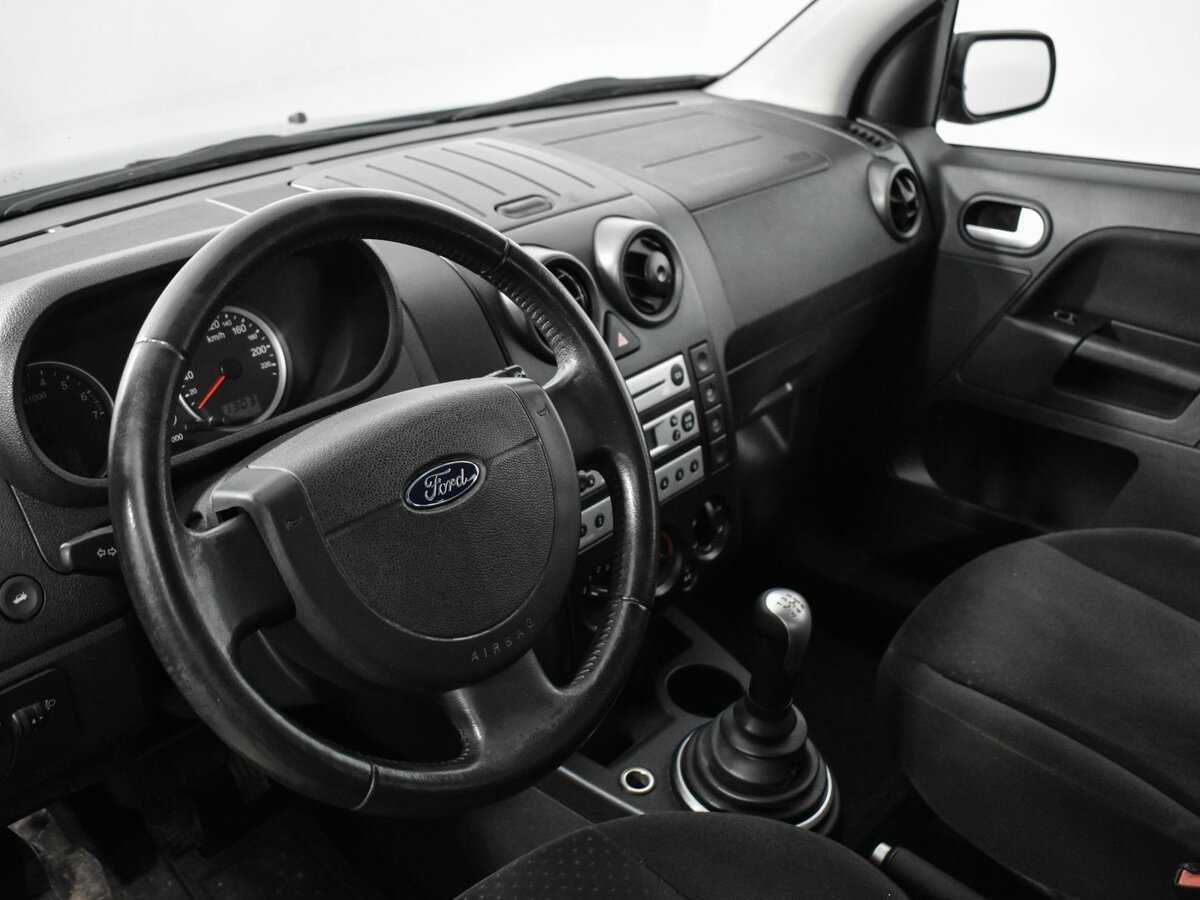 Ford Fusion с пробегом — 2005 год. Фото: #8