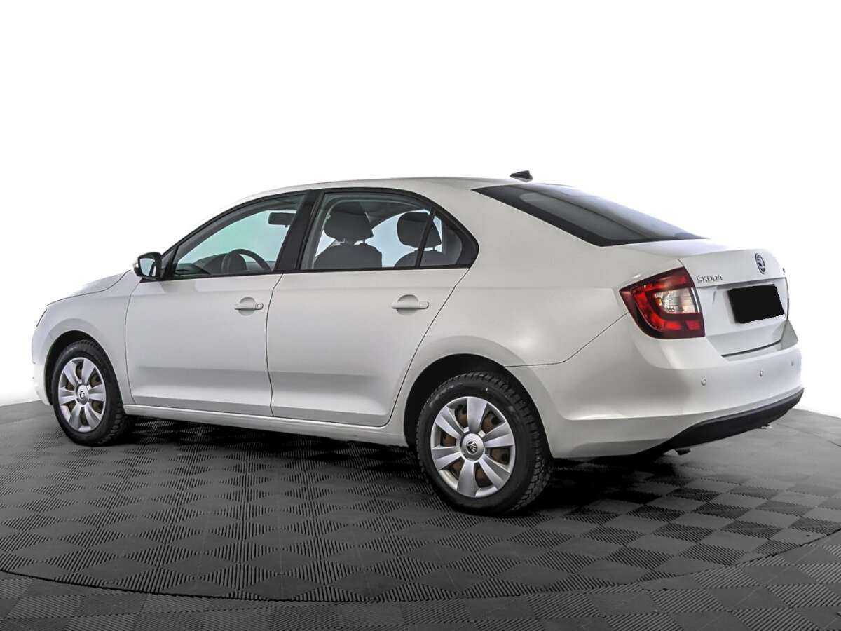 Skoda Rapid с пробегом — 2018 год. Фото: #6