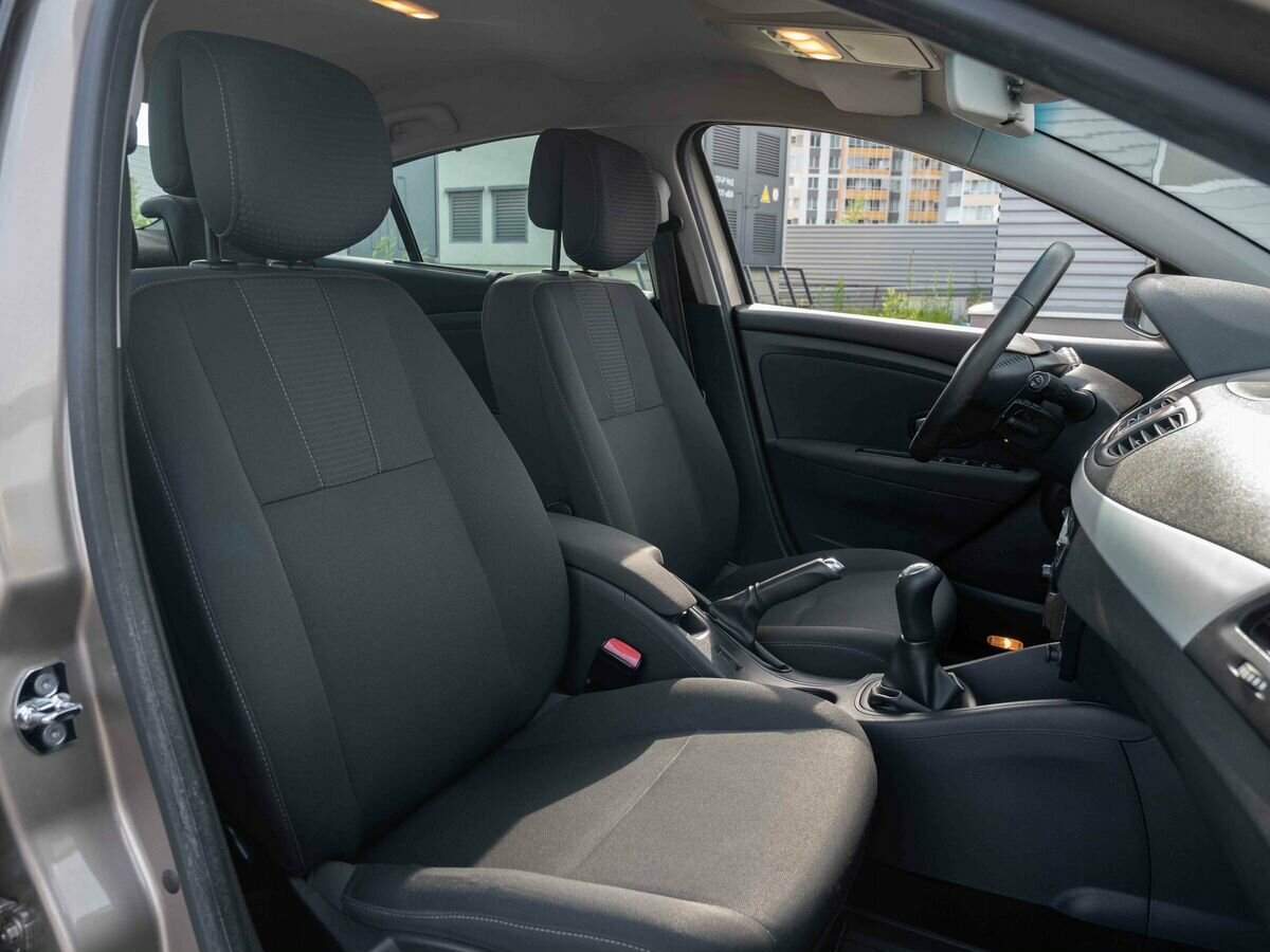 Renault Fluence с пробегом — 2010 год. Фото: #11