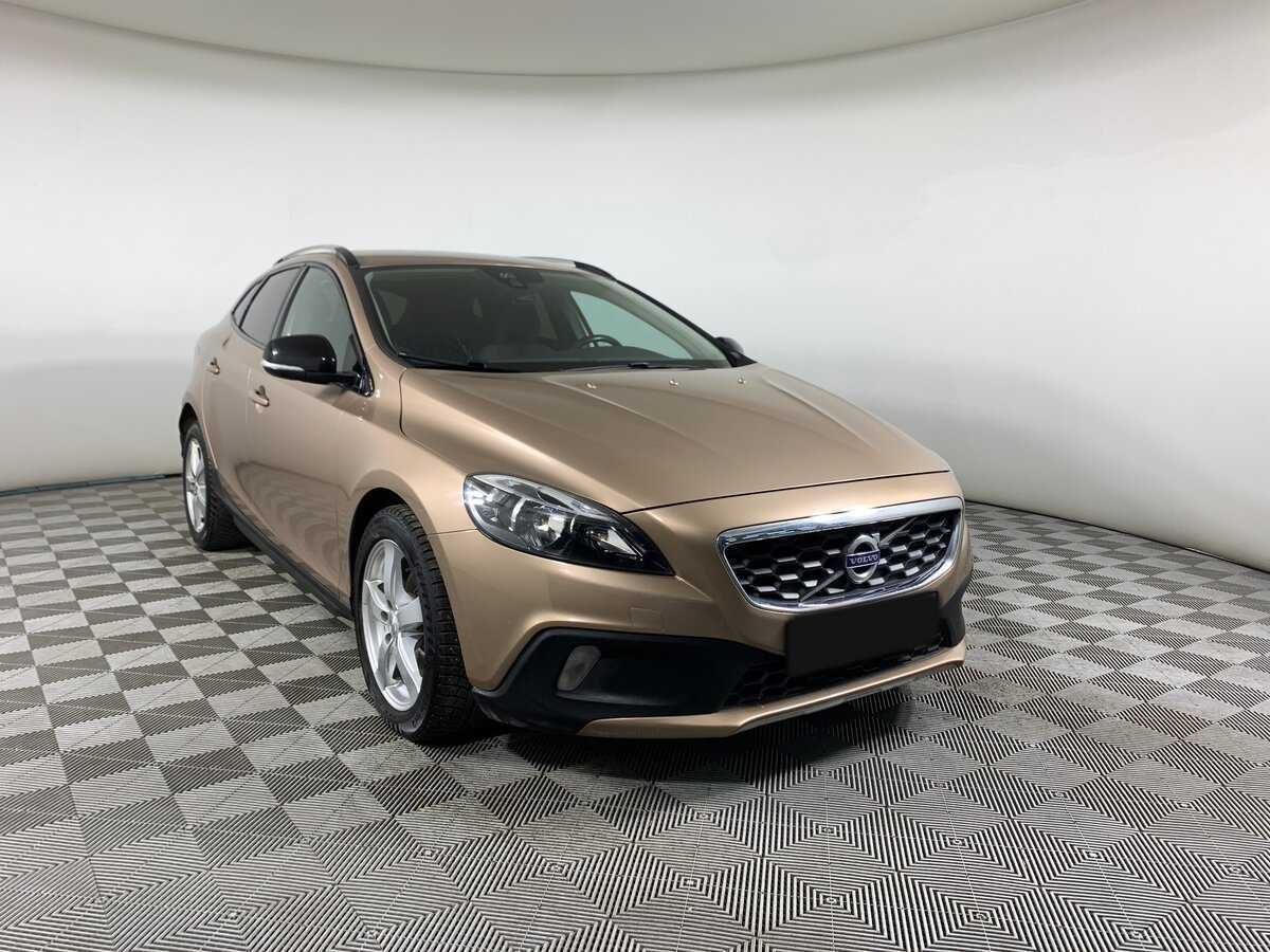 Volvo V40 с пробегом — 2015 год. Фото: #2