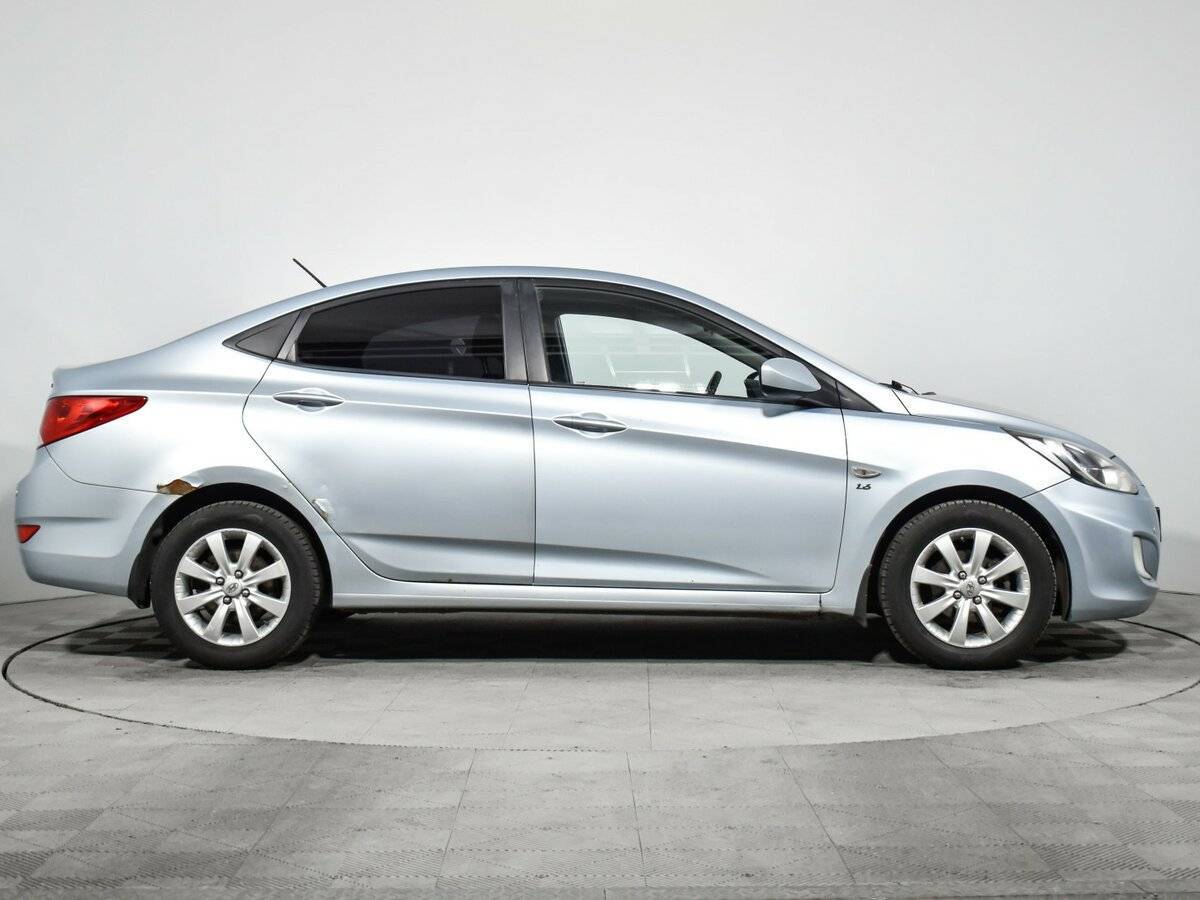 Hyundai Solaris с пробегом — 2011 год. Фото: #3