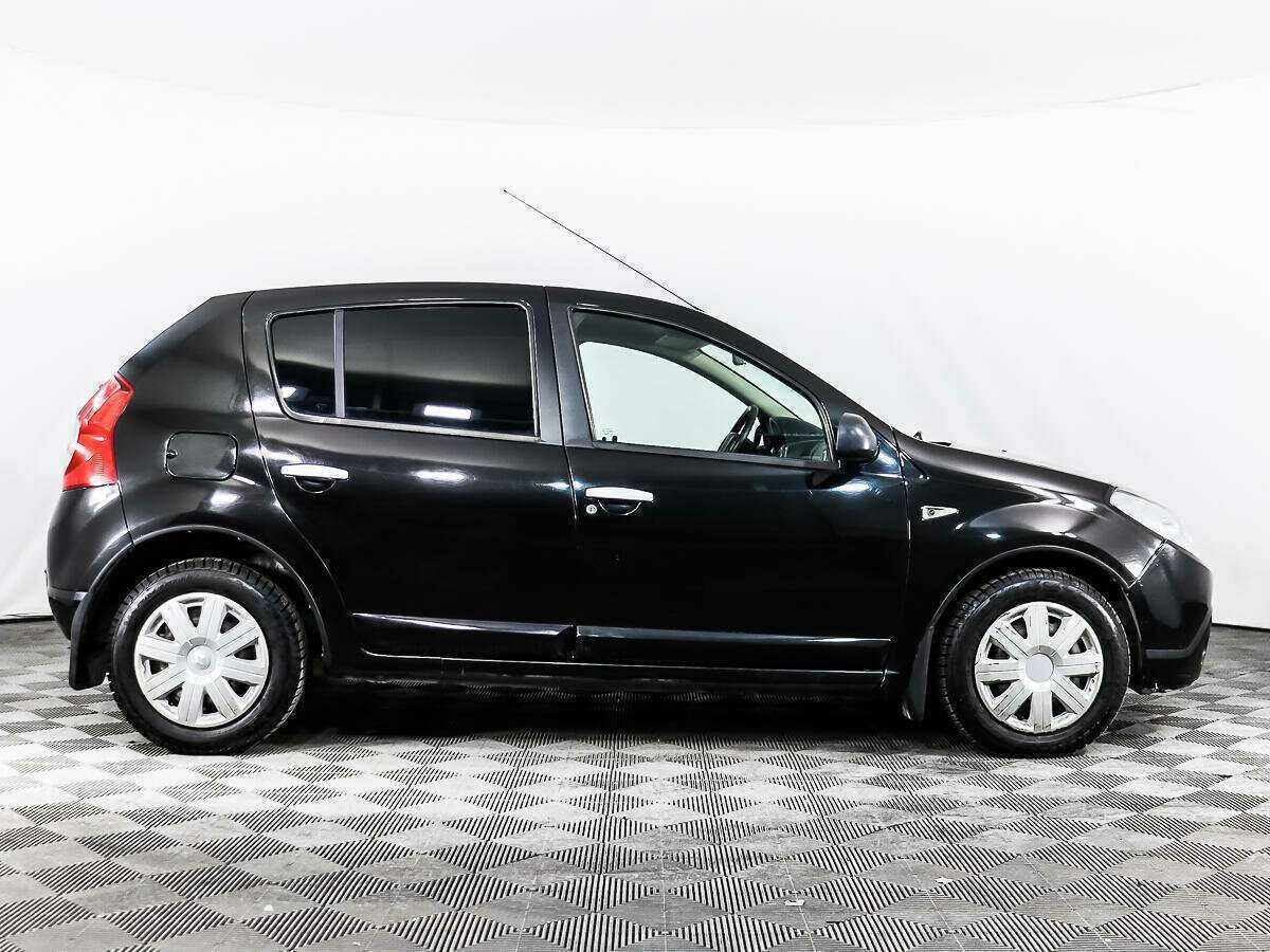 Renault Sandero с пробегом — 2011 год. Фото: #3