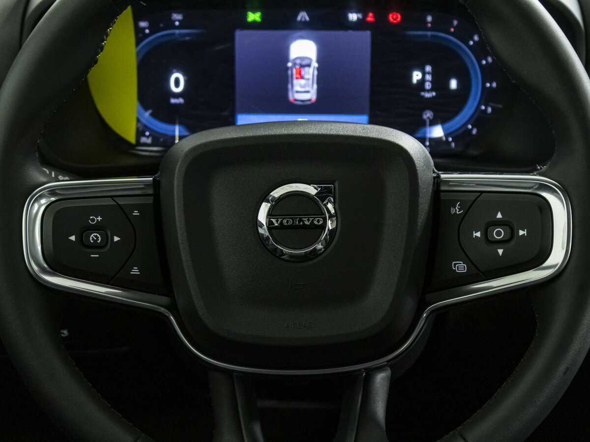 Volvo XC40 с пробегом — 2024 год. Фото: #10
