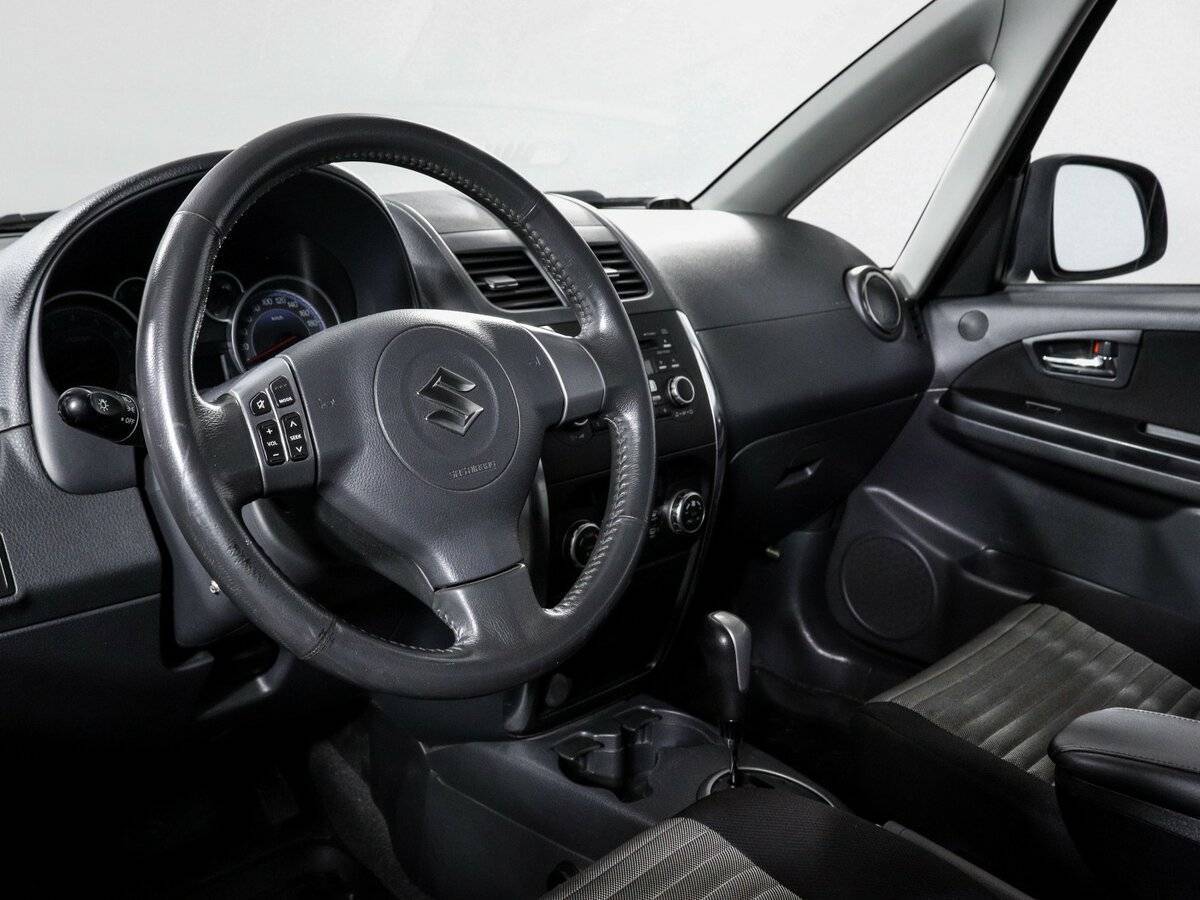 Suzuki SX4 с пробегом — 2010 год. Фото: #13
