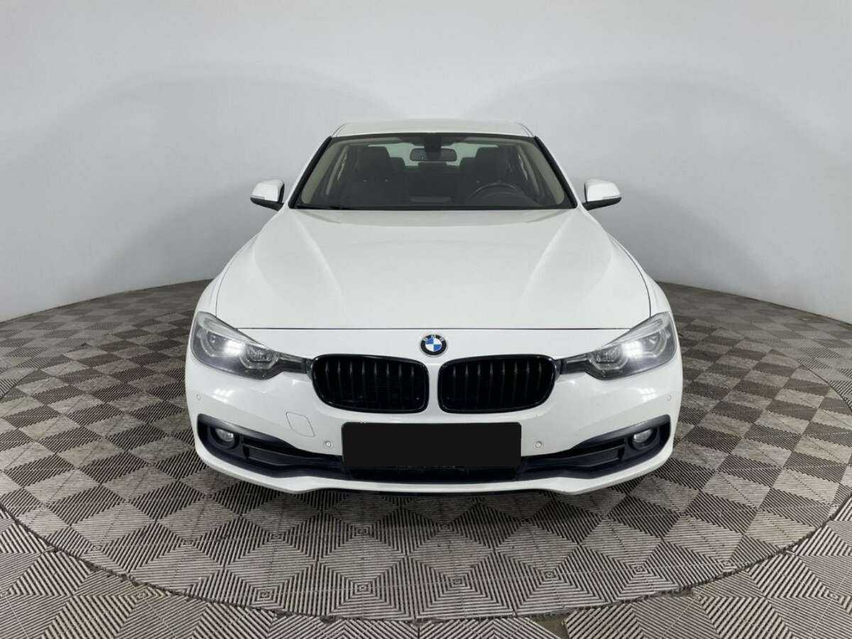 BMW 3 серии с пробегом — 2018 год. Фото: #1