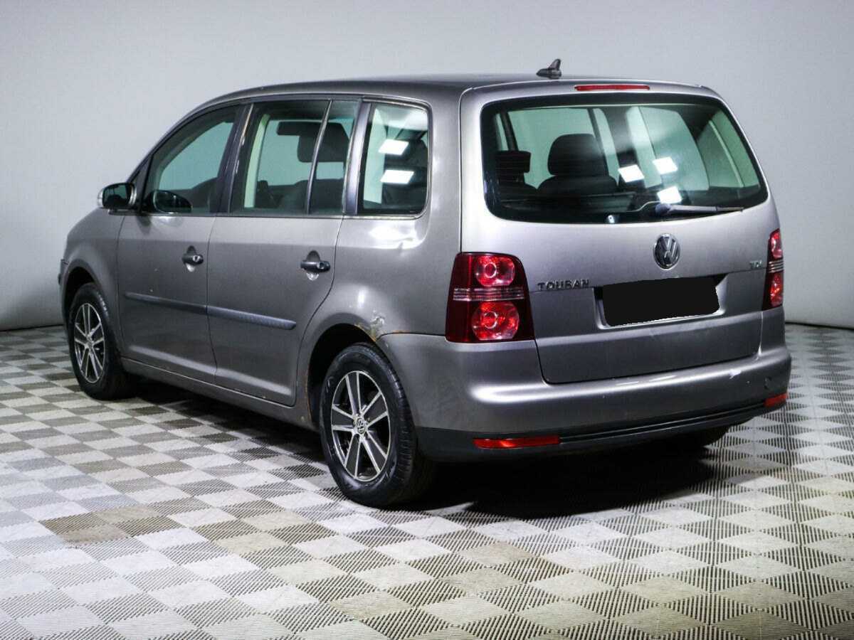 Volkswagen Touran с пробегом — 2008 год. Фото: #6