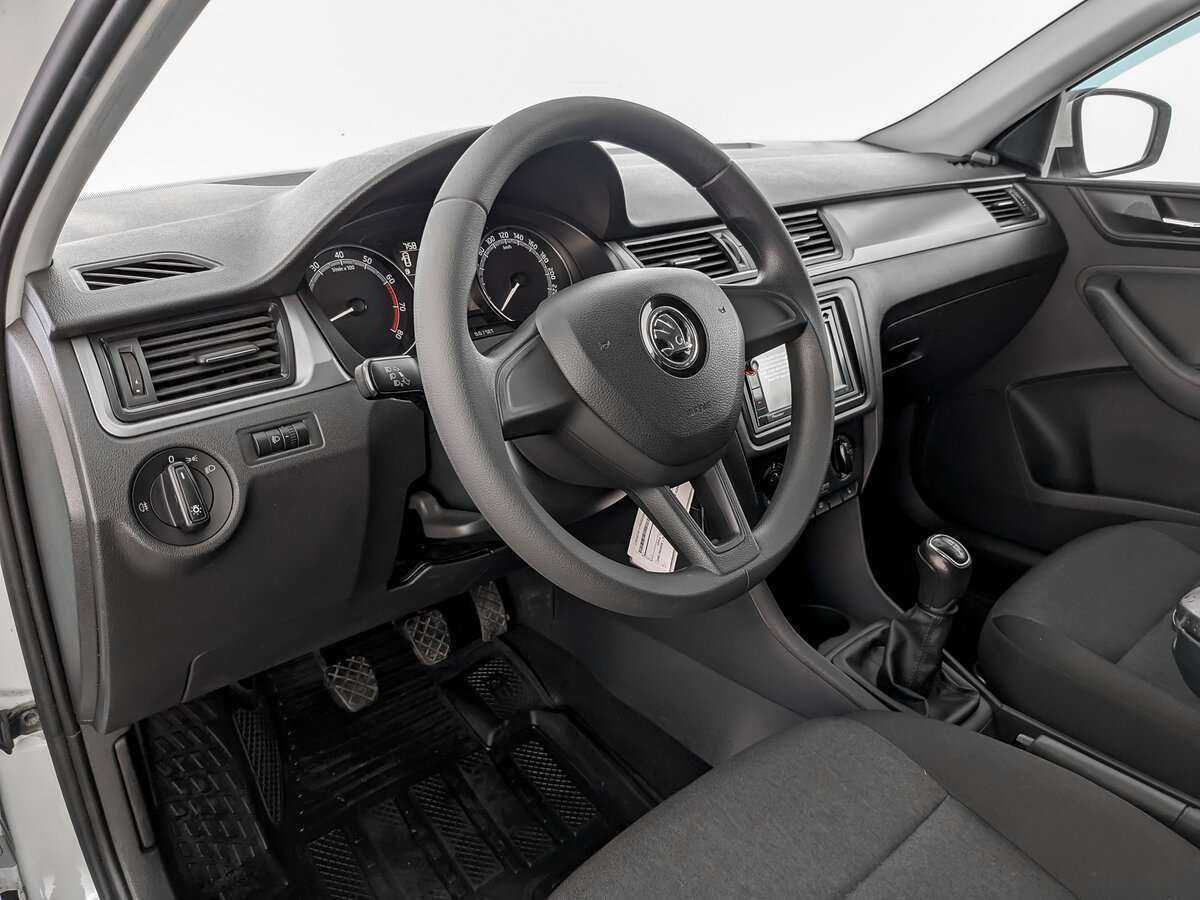 Skoda Rapid с пробегом — 2017 год. Фото: #13