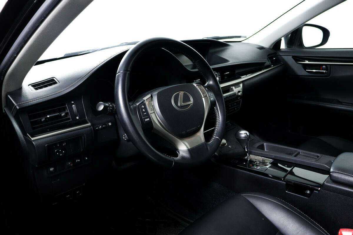 Lexus ES с пробегом — 2012 год. Фото: #12