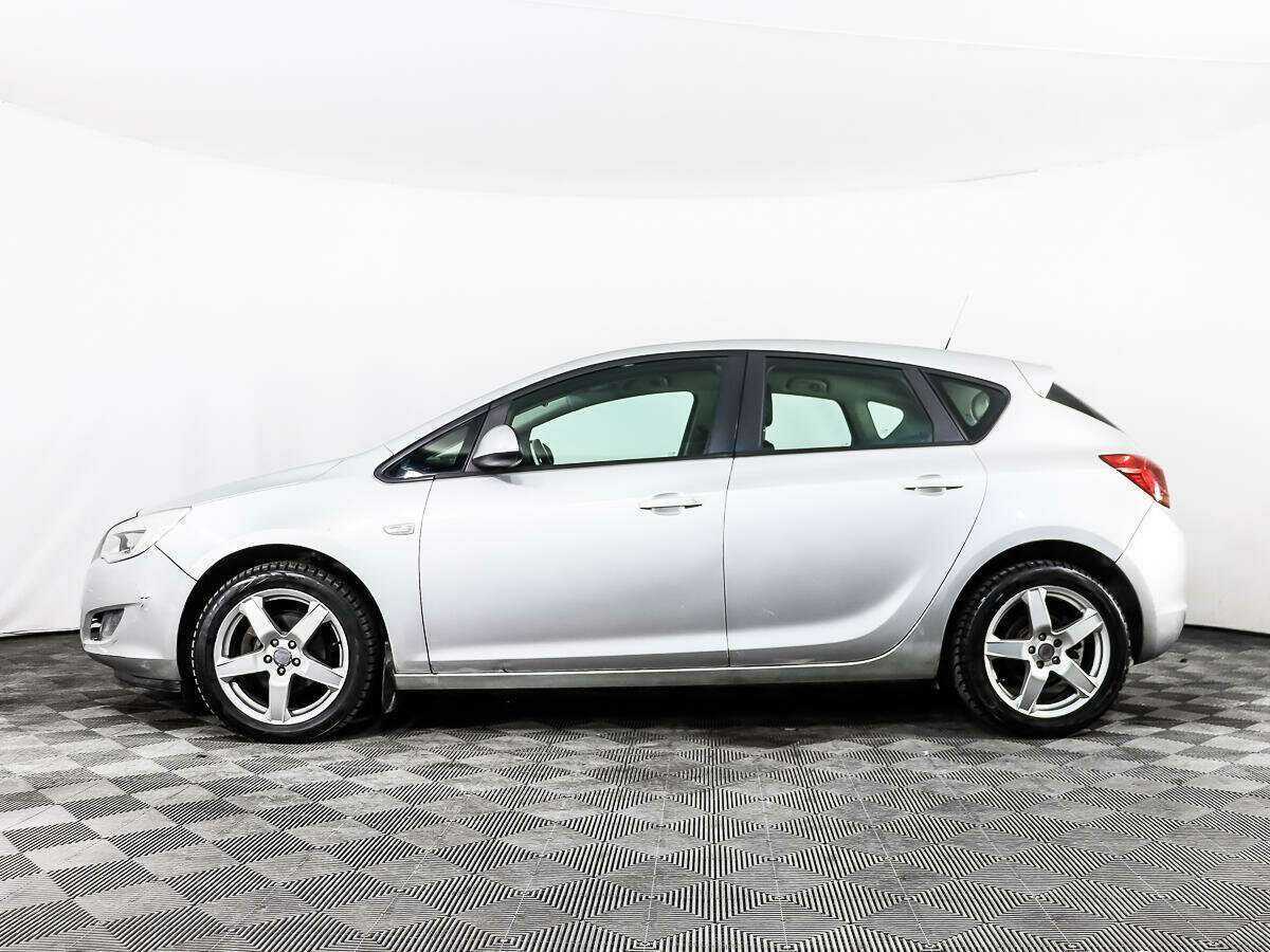 Opel Astra с пробегом — 2012 год. Фото: #7