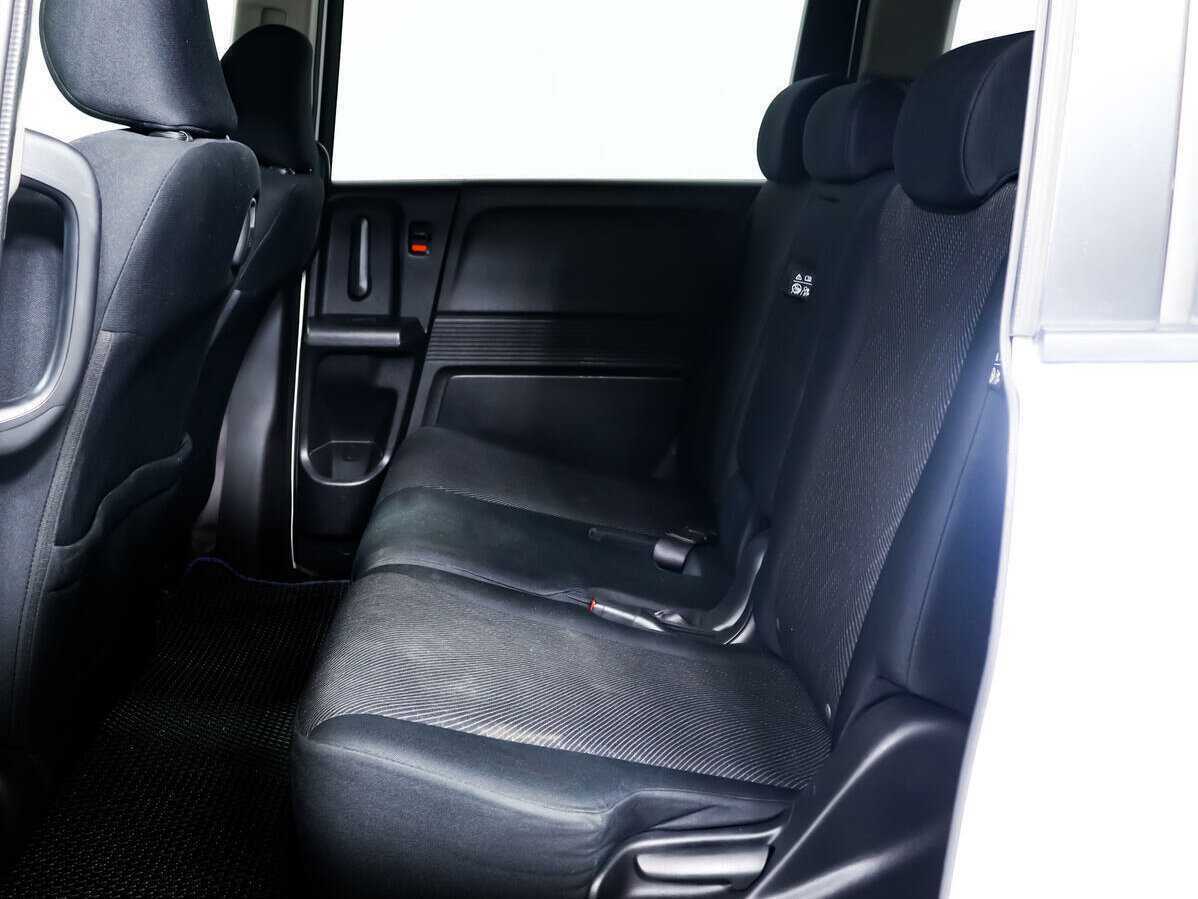 Honda Freed с пробегом — 2013 год. Фото: #11