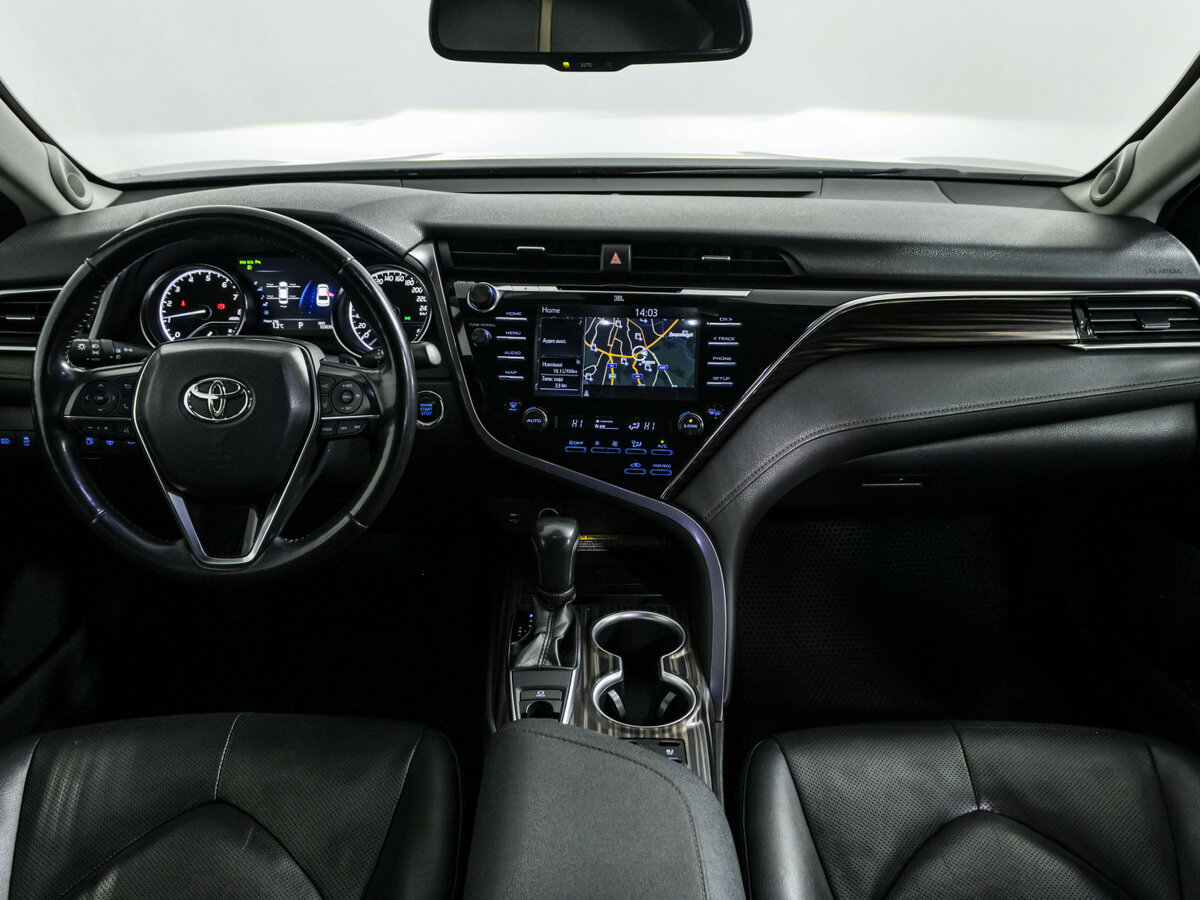 Toyota Camry с пробегом — 2018 год. Фото: #9
