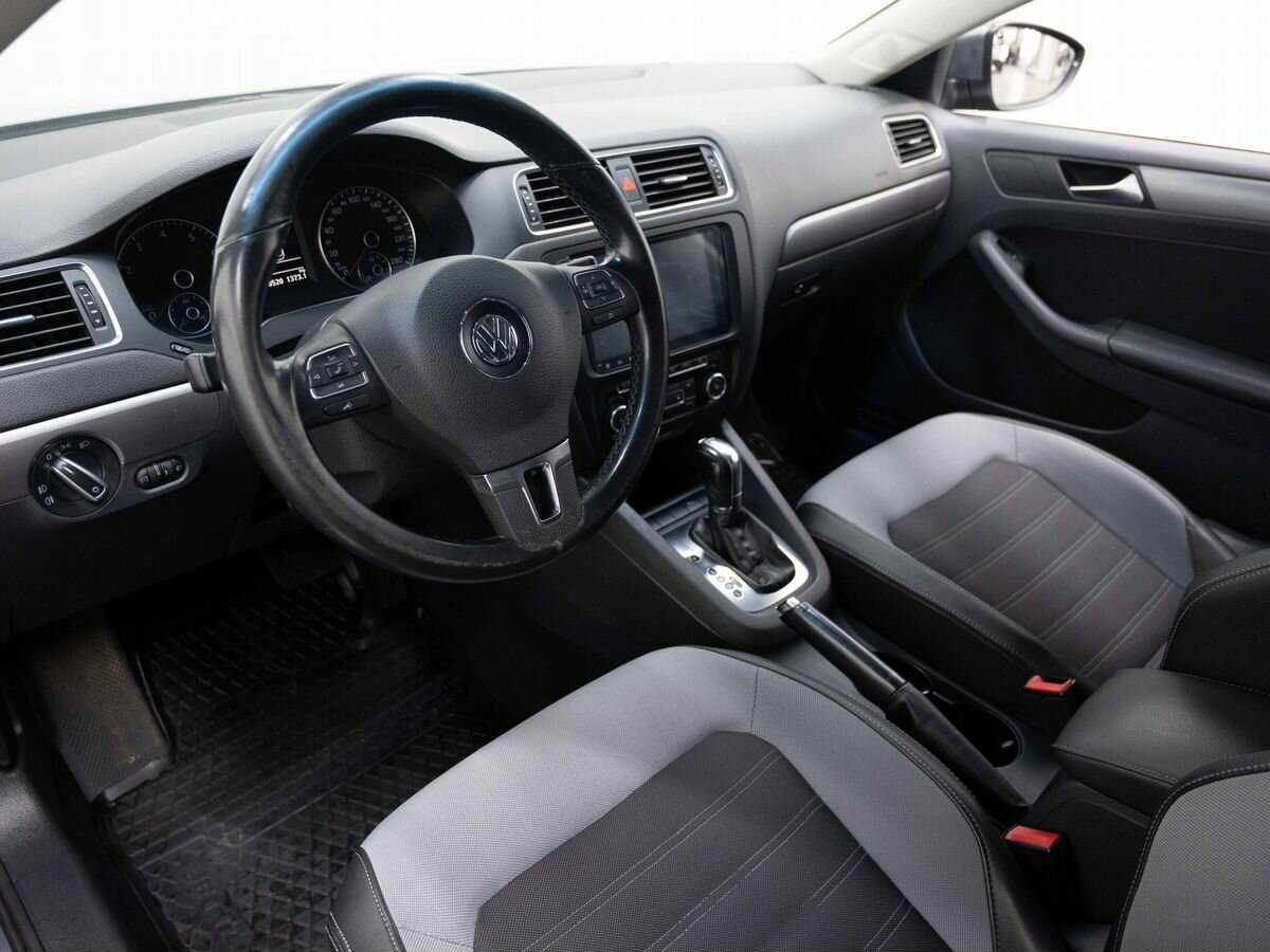 Volkswagen Jetta с пробегом — 2012 год. Фото: #6