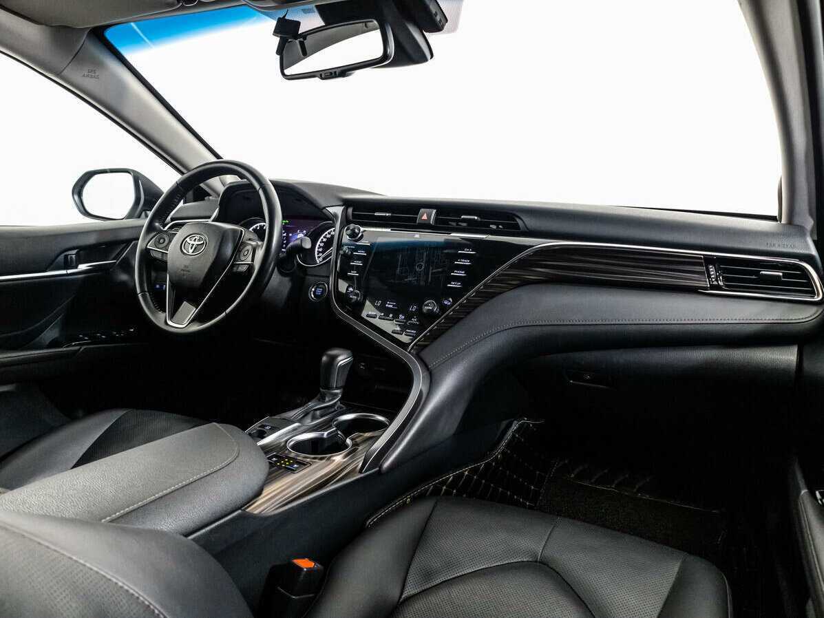 Toyota Camry с пробегом — 2018 год. Фото: #6