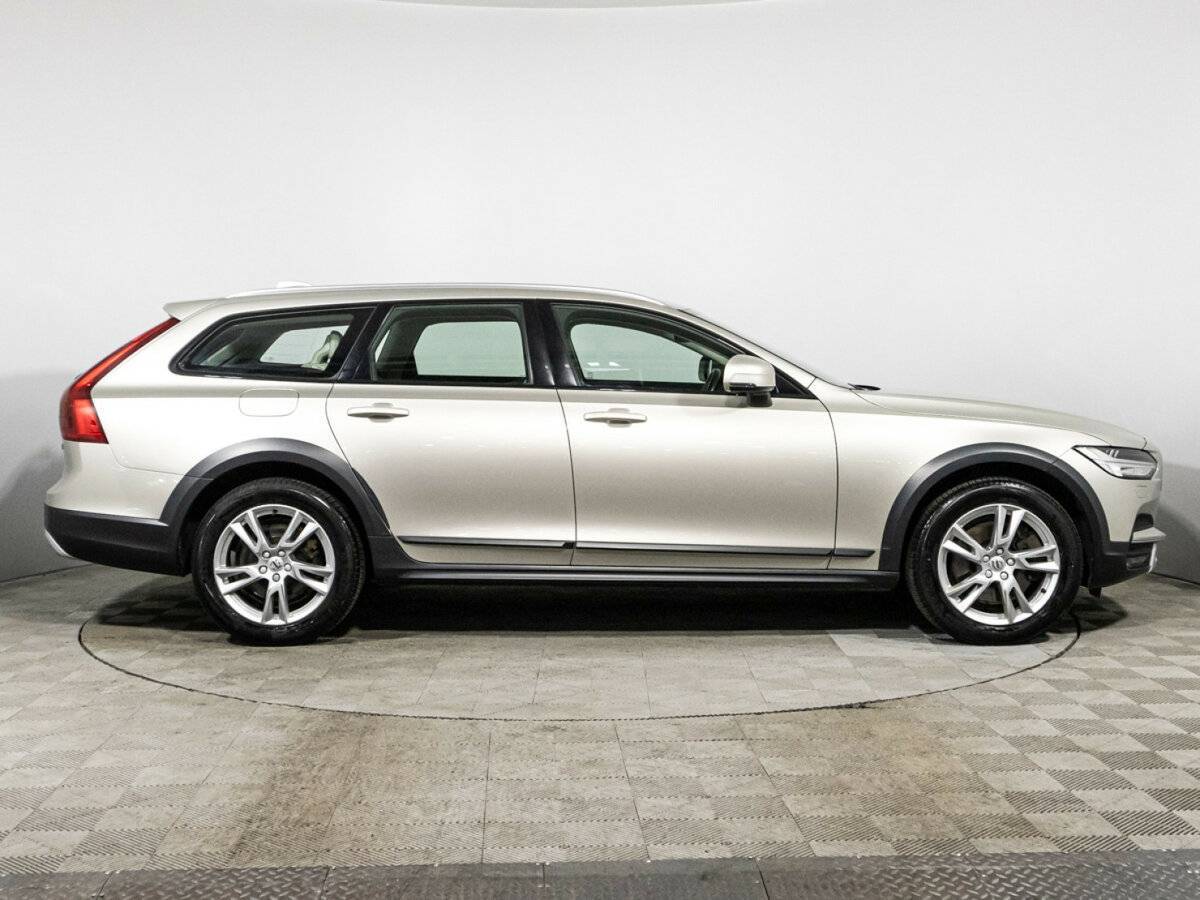 Volvo V90 Cross Country с пробегом — 2017 год. Фото: #3