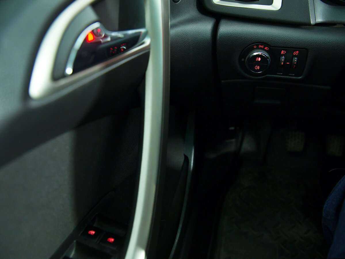 Opel Astra с пробегом — 2011 год. Фото: #14