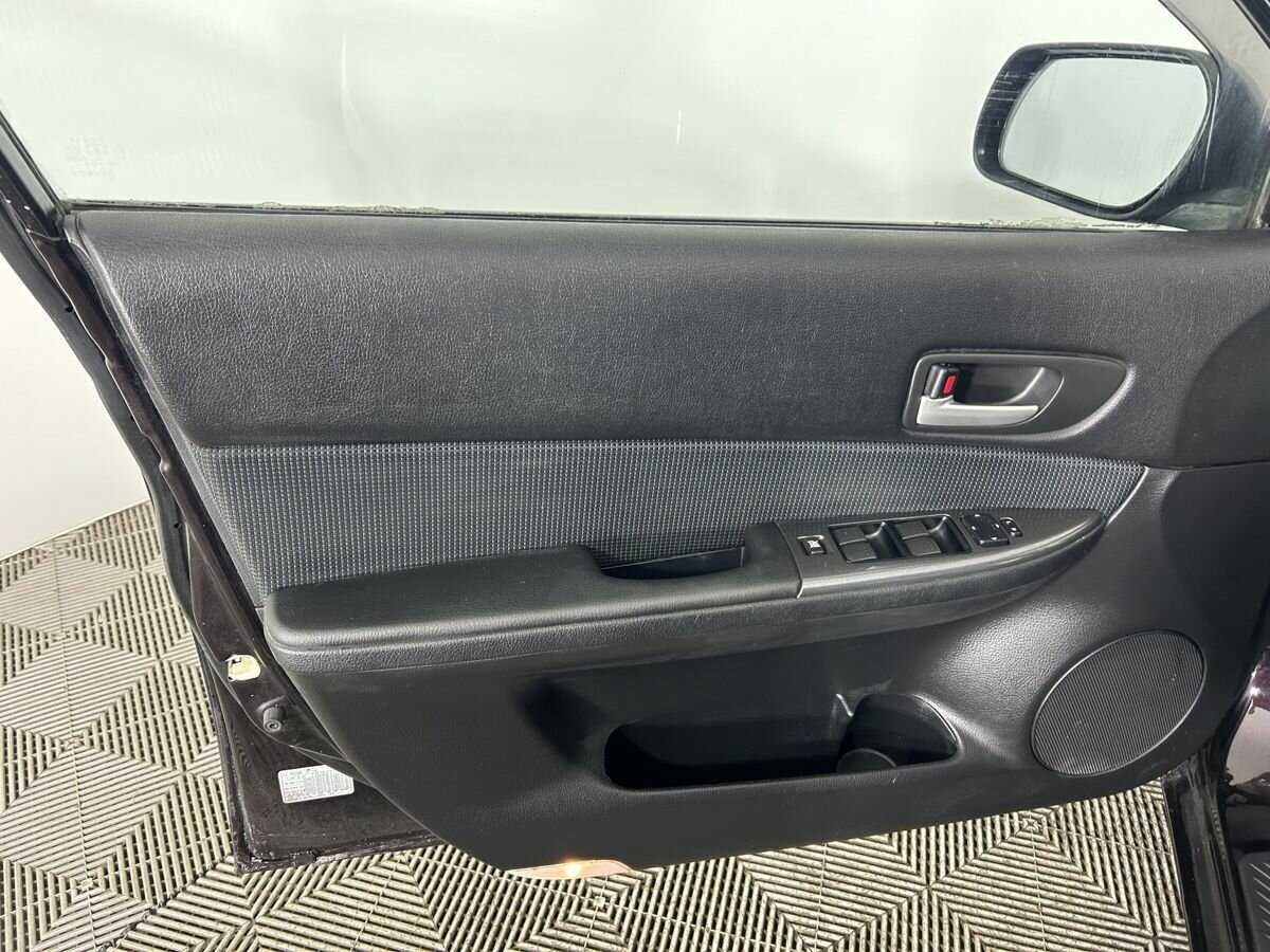 Mazda 6 с пробегом — 2005 год. Фото: #7