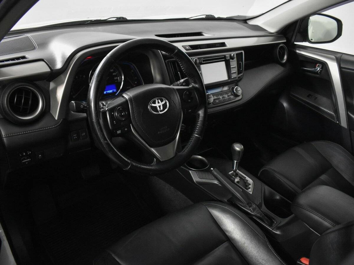 Toyota RAV4 с пробегом — 2015 год. Фото: #6