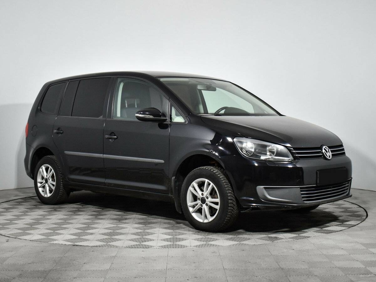 Volkswagen Touran с пробегом — 2010 год. Фото: #2